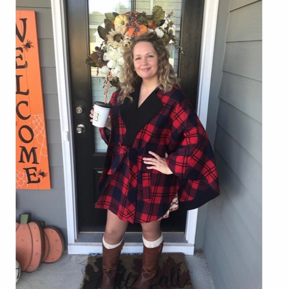 Draper James Georgia Plaid Cape. Size M/L